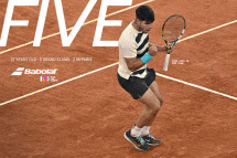 קרלוס אלקרז מגן על תוארו בפריז וחוגג 150 שנה לבבולט